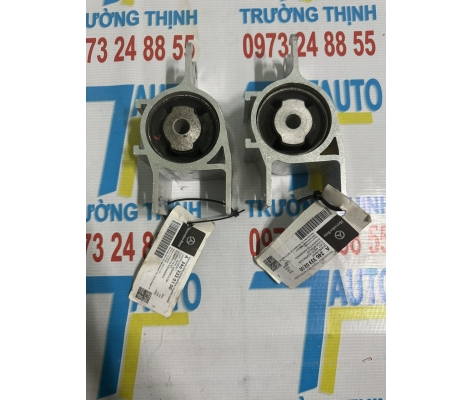 Cao su bợ A dưới CLA200 W117 