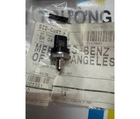 Cảm biến áp suất xăng trên ống rai C300 M254 W206
